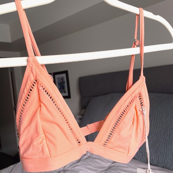 Brand new coral pink bikini - Picture 2 of 9